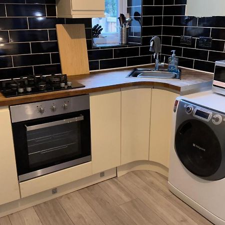 One Bedroom Apartment In Walsall Sleeps 4 Free Wifi By Villazu Bloxwich Eksteriør bilde