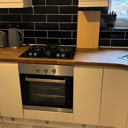 One Bedroom Apartment In Walsall Sleeps 4 Free Wifi By Villazu Bloxwich Eksteriør bilde