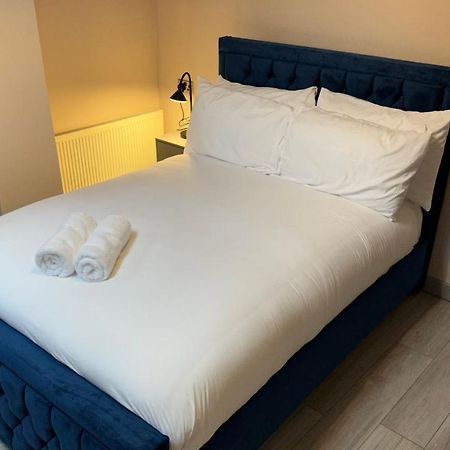 One Bedroom Apartment In Walsall Sleeps 4 Free Wifi By Villazu Bloxwich Eksteriør bilde
