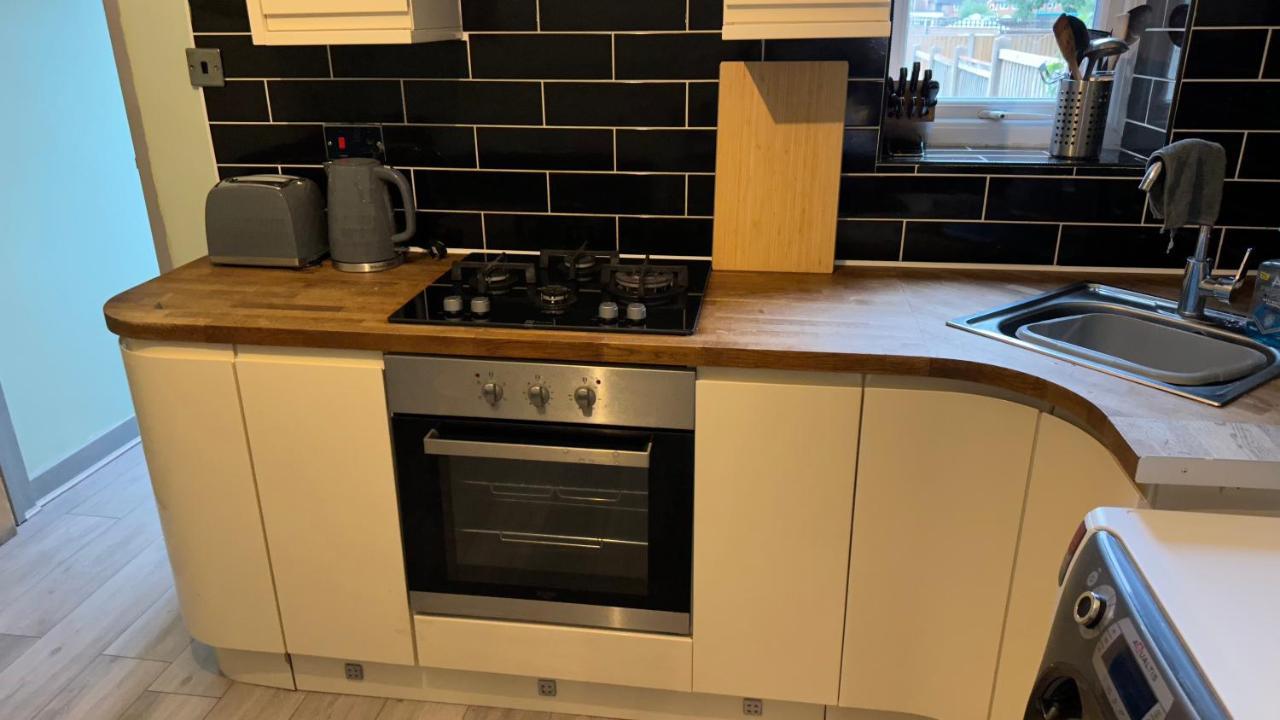 One Bedroom Apartment In Walsall Sleeps 4 Free Wifi By Villazu Bloxwich Eksteriør bilde