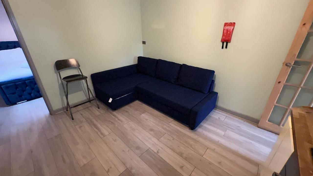 One Bedroom Apartment In Walsall Sleeps 4 Free Wifi By Villazu Bloxwich Eksteriør bilde