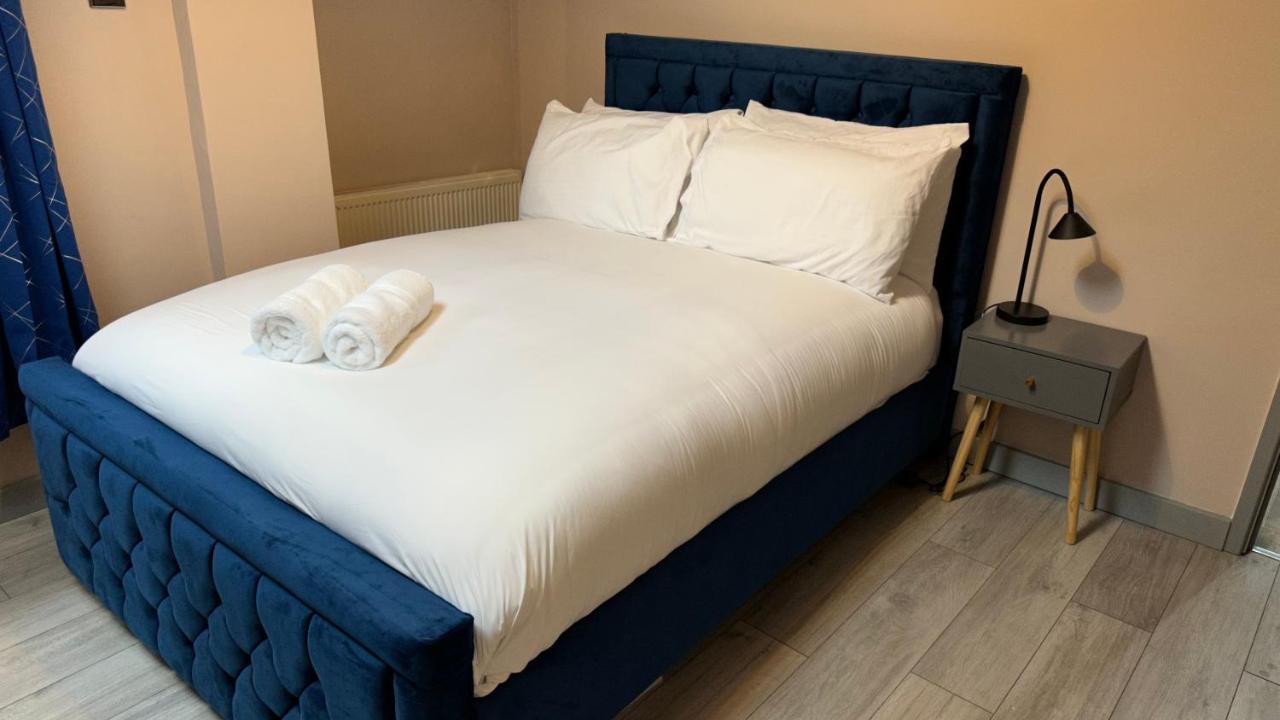 One Bedroom Apartment In Walsall Sleeps 4 Free Wifi By Villazu Bloxwich Eksteriør bilde