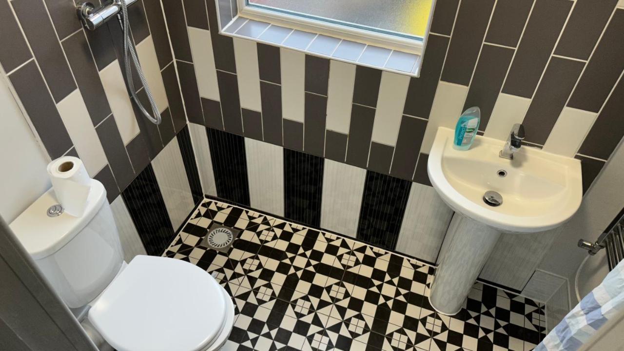 One Bedroom Apartment In Walsall Sleeps 4 Free Wifi By Villazu Bloxwich Eksteriør bilde